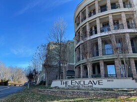 2600 Hillsboro Rd in Nashville, TN - Building Photo