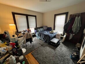 211 Holland St, Unit 2 in Somerville, MA - Foto de edificio - Building Photo