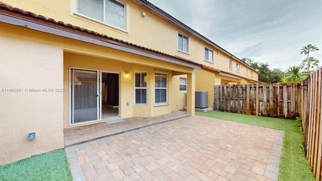 238 Magnolia Ave in Davie, FL - Foto de edificio - Building Photo