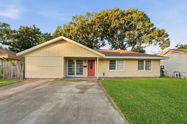 2918 Tarpey Ave in Texas City, TX - Building Photo - Building Photo