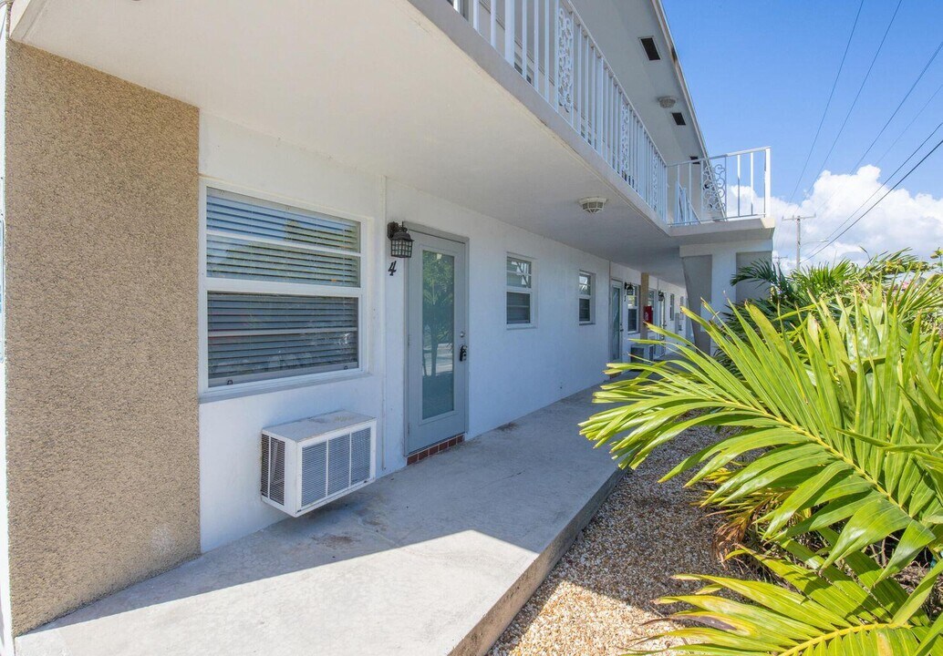 330 N J St in Lake Worth Beach, FL - Building Photo