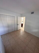 910 Twin Lakes Dr in Coral Springs, FL - Building Photo - Building Photo