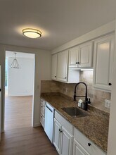 8200 E Jefferson Ave, Unit 1703 in Detroit, MI - Foto de edificio - Building Photo