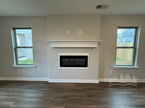 340 Maple St in Oakland, TN - Foto de edificio - Building Photo