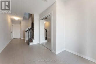 229 Squadron Cres in Ottawa, ON - Building Photo - Building Photo