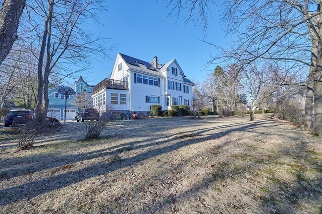 18 Forest St, Unit 2 in Lexington, MA - Building Photo - Building Photo