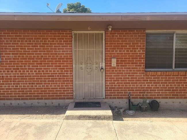 property at 3736 E Fairmount St