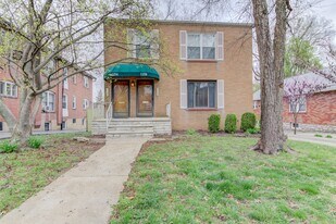 1154 Moorlands Dr in Richmond Heights, MO - Building Photo