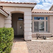 9010 McLeod Dr in Henderson, NV - Building Photo