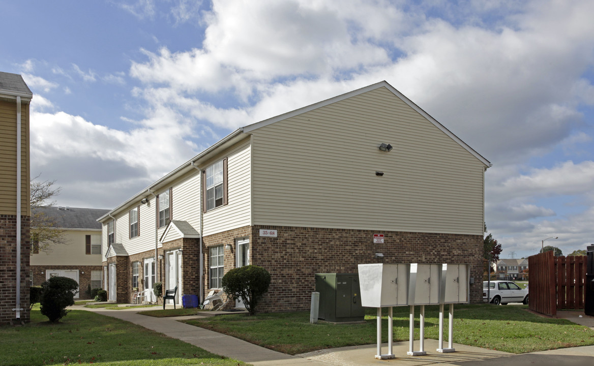 Paula Maria Village Apartments in Hampton, VA - Foto de edificio