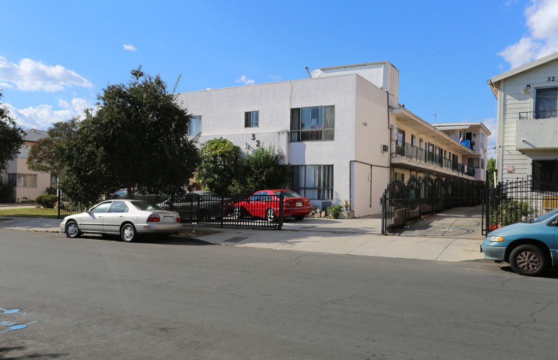 3235 Andrita St in Los Angeles, CA - Building Photo