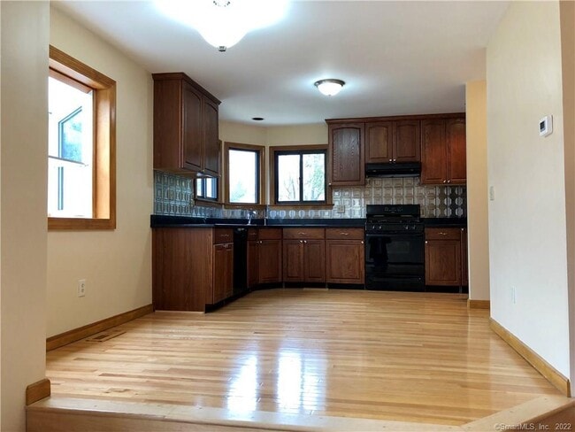 1101 Mill Pond Dr in South Windsor, CT - Building Photo - Building Photo