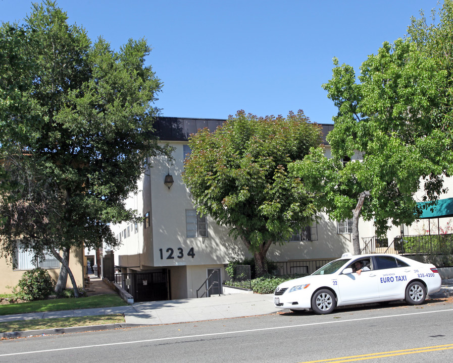 1324 9th St in Santa Monica, CA - Building Photo