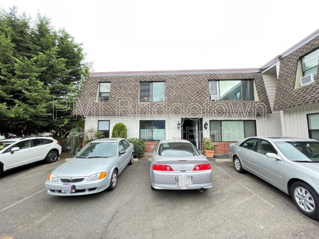 property at 8065 N Ivanhoe St