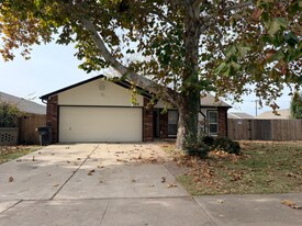6128 S Madison Pl in Tulsa, OK - Building Photo
