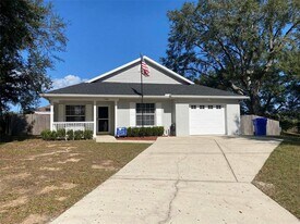 1140 Juniper Ct in Tavares, FL - Building Photo