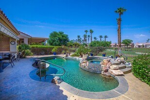 37905 Pineknoll Ave, Unit 101 in Palm Desert, CA - Building Photo
