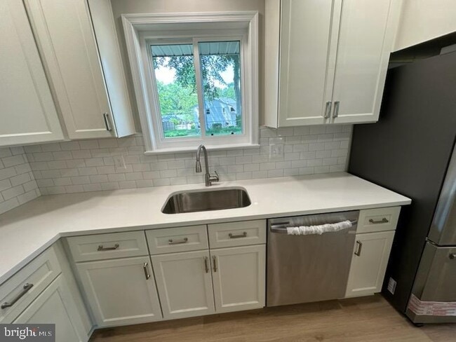 7504 Gresham St in Springfield, VA - Foto de edificio - Building Photo