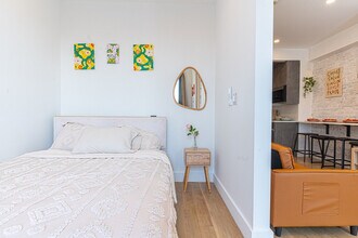 242 Schaefer St in Brooklyn, NY - Building Photo - Building Photo