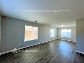 1566 Maryclair Dr in Olivehurst, CA - Foto de edificio - Building Photo