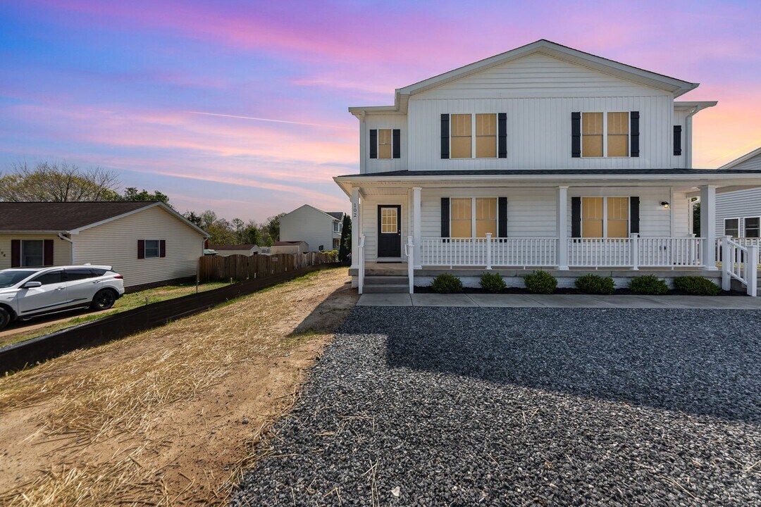 102 Gerber Dr-Unit -102 Gerber Drive in Fredericksburg, VA - Building Photo