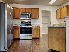 13378 Allegiance Dr in Fishers, IN - Foto de edificio - Building Photo