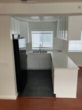 361 W California Ave, Unit 8 in Glendale, CA - Building Photo - Building Photo