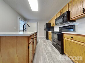 353 Canter Ct NW in Concord, NC - Foto de edificio - Building Photo