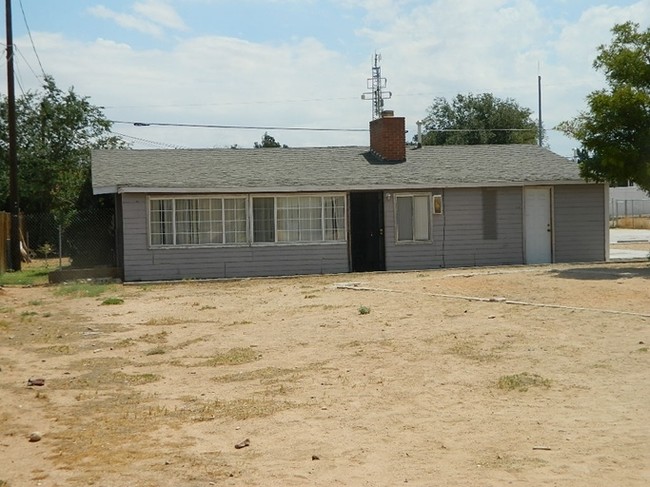 13341 Navajo Rd in Apple Valley, CA - Building Photo - Building Photo