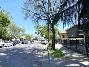 1326 E Lindsay St in Stockton, CA - Building Photo - Building Photo