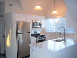 Montoya in Branford, CT - Foto de edificio - Building Photo