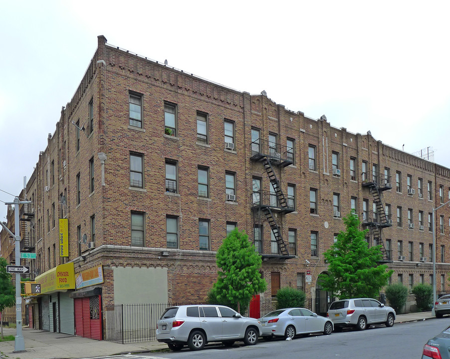 126 E 53rd St in Brooklyn, NY - Building Photo