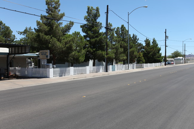 Triple K Trailer Court in Henderson, NV - Foto de edificio - Building Photo