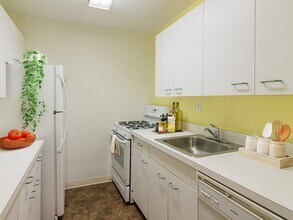 9 Hawthorne Pl in Boston, MA - Building Photo - Building Photo