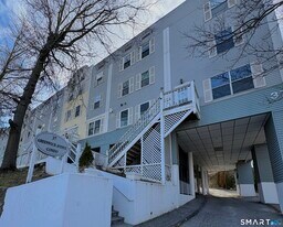 37 Greenwich Ave in Stamford, CT - Building Photo