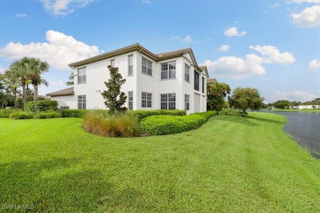 8051 Players Cove Dr in Naples, FL - Building Photo - Building Photo