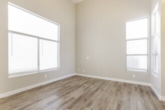 2446 Cliffwood Dr in Henderson, NV - Foto de edificio - Building Photo