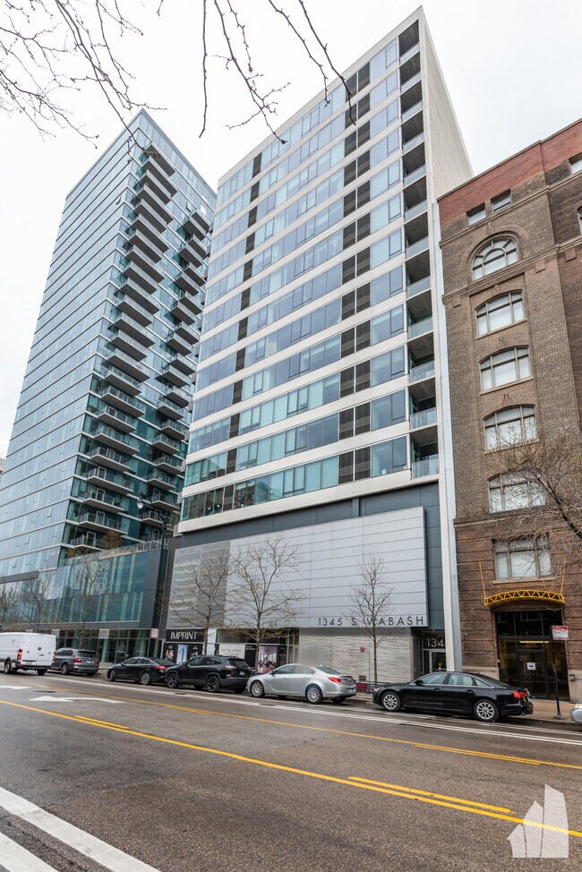 1345 S Wabash Ave, Unit 1202 in Chicago, IL - Building Photo - Building Photo