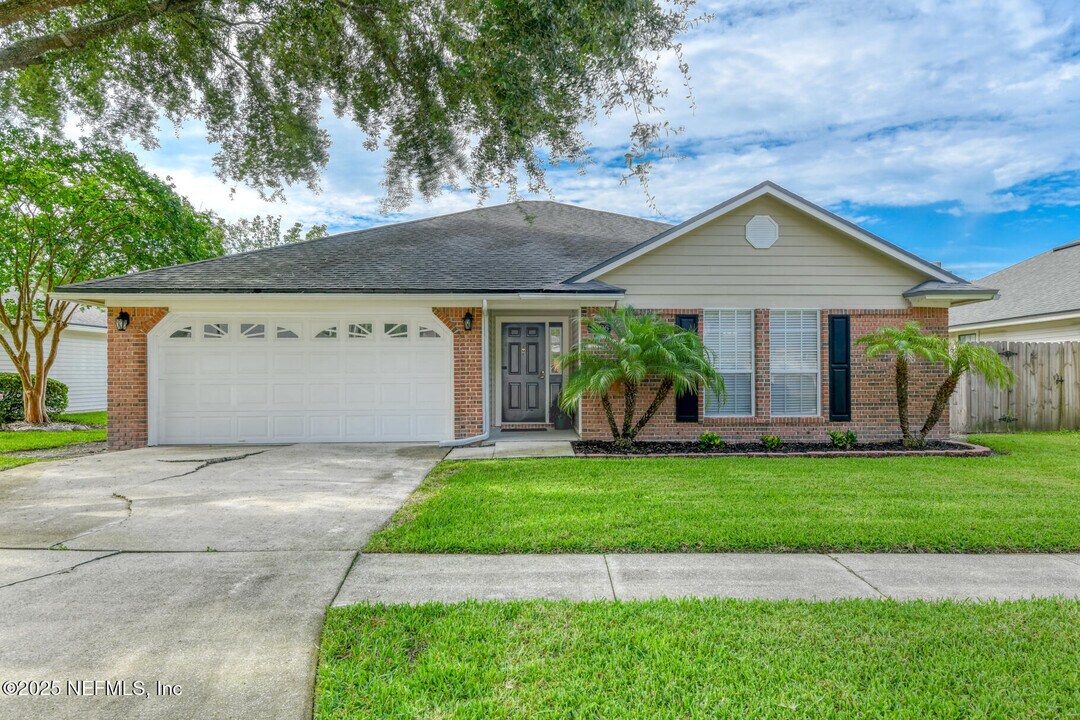 7596 Fawn Lake Dr N in Jacksonville, FL - Building Photo