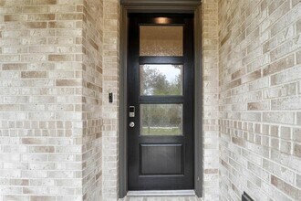 128 E Cascade Heights Dr in Montgomery, TX - Building Photo - Building Photo