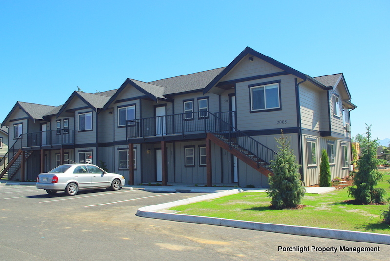 2005 Aaron Dr in Lynden, WA - Foto de edificio