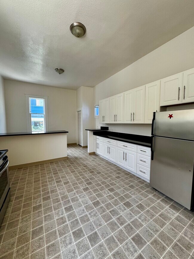 2448 Mission St, Unit C in San Francisco, CA - Foto de edificio - Building Photo