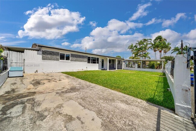 1360 W 4th Ln in Hialeah, FL - Building Photo - Building Photo