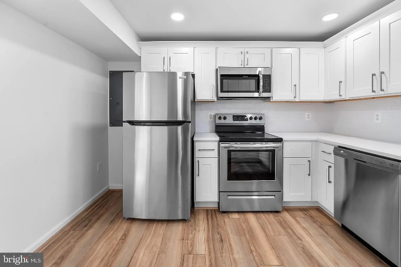1314 Hallock Dr in Odenton, MD - Building Photo