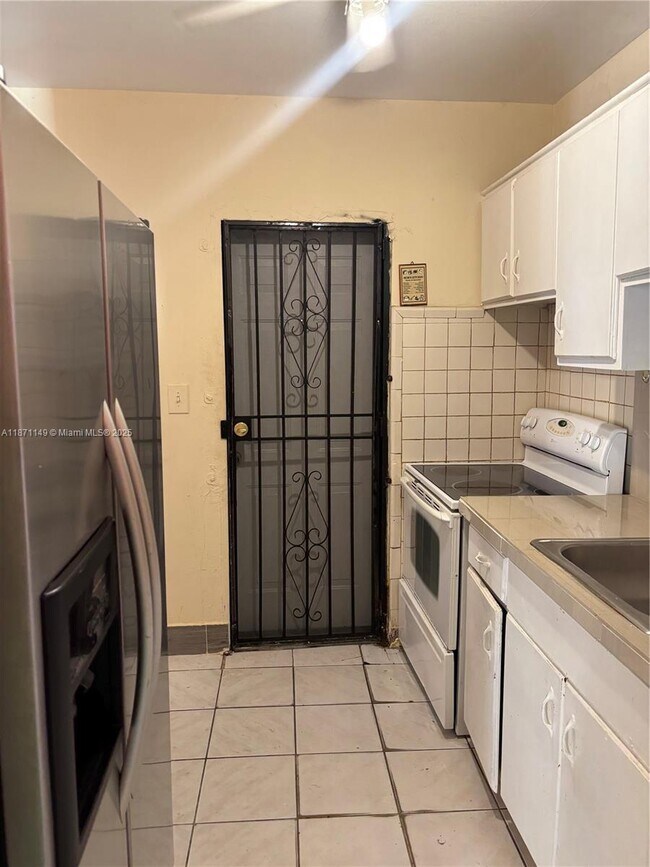 1685 NW 133rd St in North Miami, FL - Building Photo - Building Photo