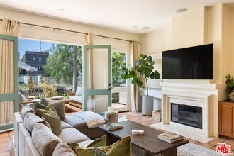 420 Carroll Canal in Los Angeles, CA - Building Photo - Building Photo