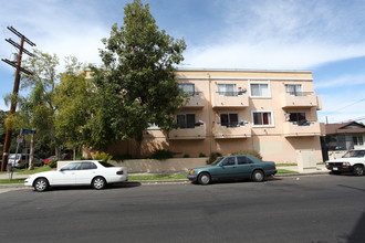 7004 Jordan Ave in Canoga Park, CA - Building Photo - Building Photo