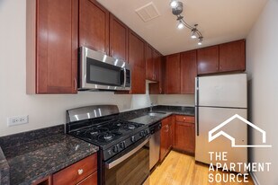 628 W Wrightwood Ave, Unit 215 in Chicago, IL - Building Photo