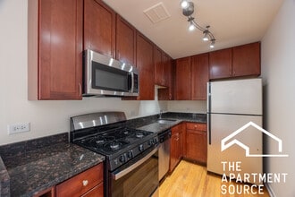 628 W Wrightwood Ave, Unit 218 in Chicago, IL - Foto de edificio - Building Photo