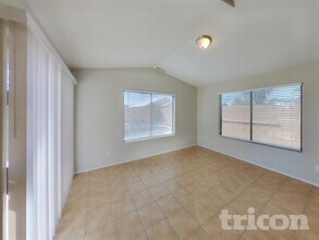 8625 W Chickasaw St in Tolleson, AZ - Foto de edificio - Building Photo